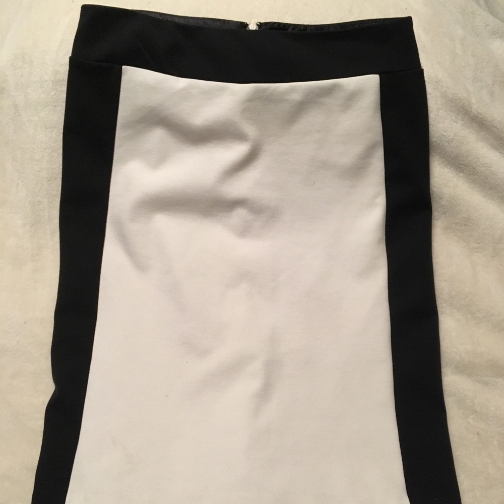 NY&Co black and white pencil skirt